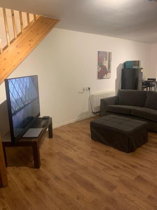 2 Bedroom With Private Gated Garage Sea Front *