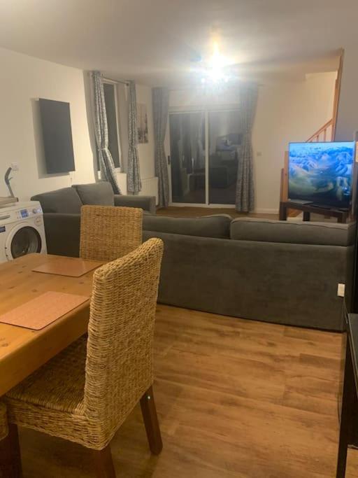 Appartamento 2 Bedroom With Private Gated Garage Sea Front *