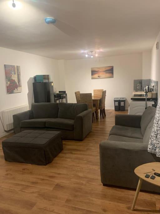 2 Bedroom With Private Gated Garage Sea Front