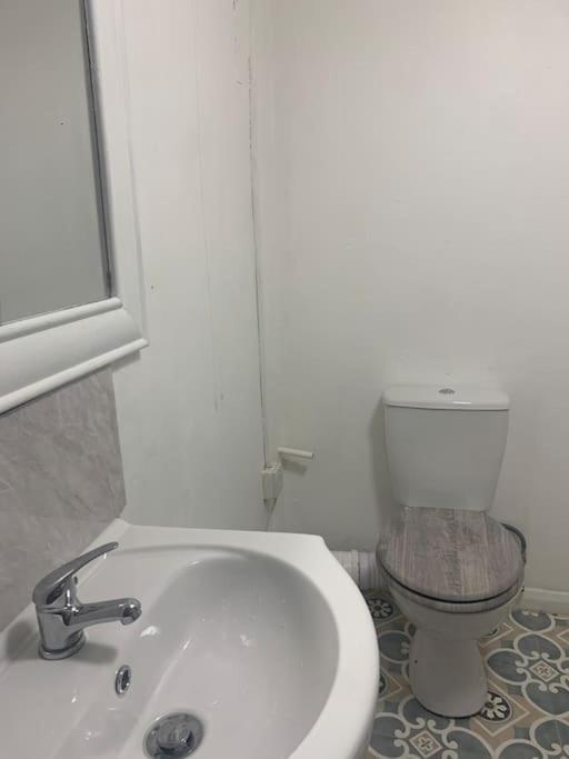 2 Bedroom With Private Gated Garage Sea Front *
