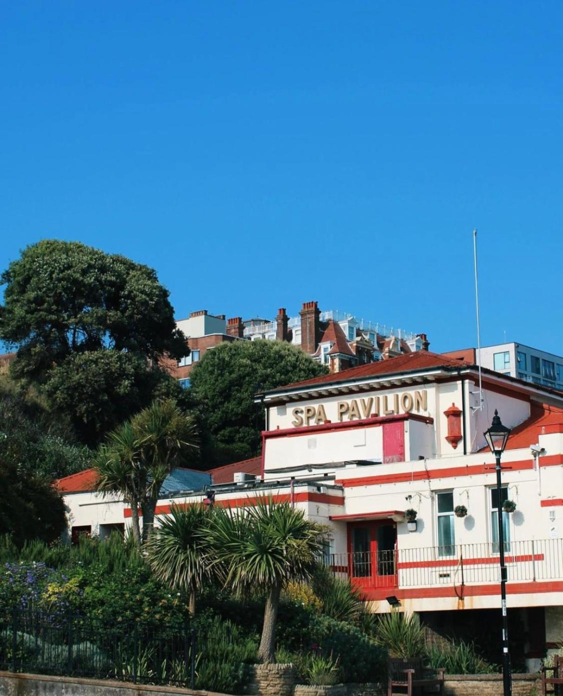 Appartamento 2 Bedroom With Private Gated Garage Sea Front *