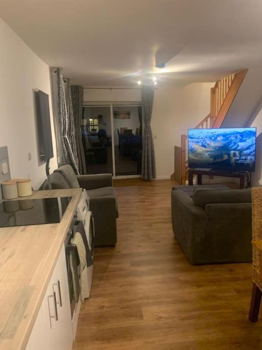 Appartamento 2 Bedroom With Private Gated Garage Sea Front Felixstowe