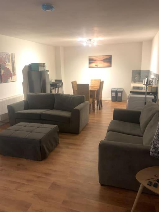 Appartamento 2 Bedroom With Private Gated Garage Sea Front *