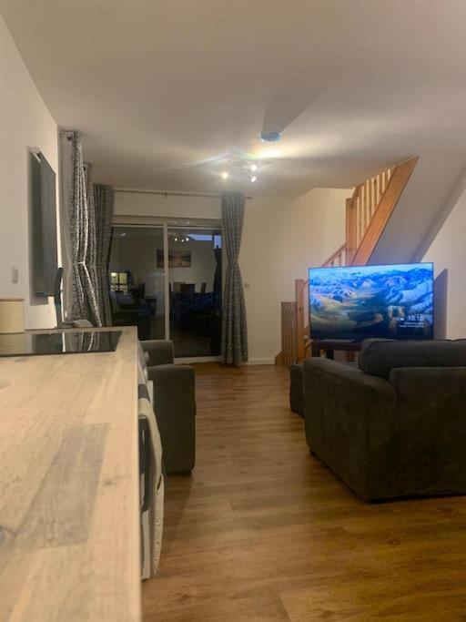 Appartamento 2 Bedroom With Private Gated Garage Sea Front Felixstowe